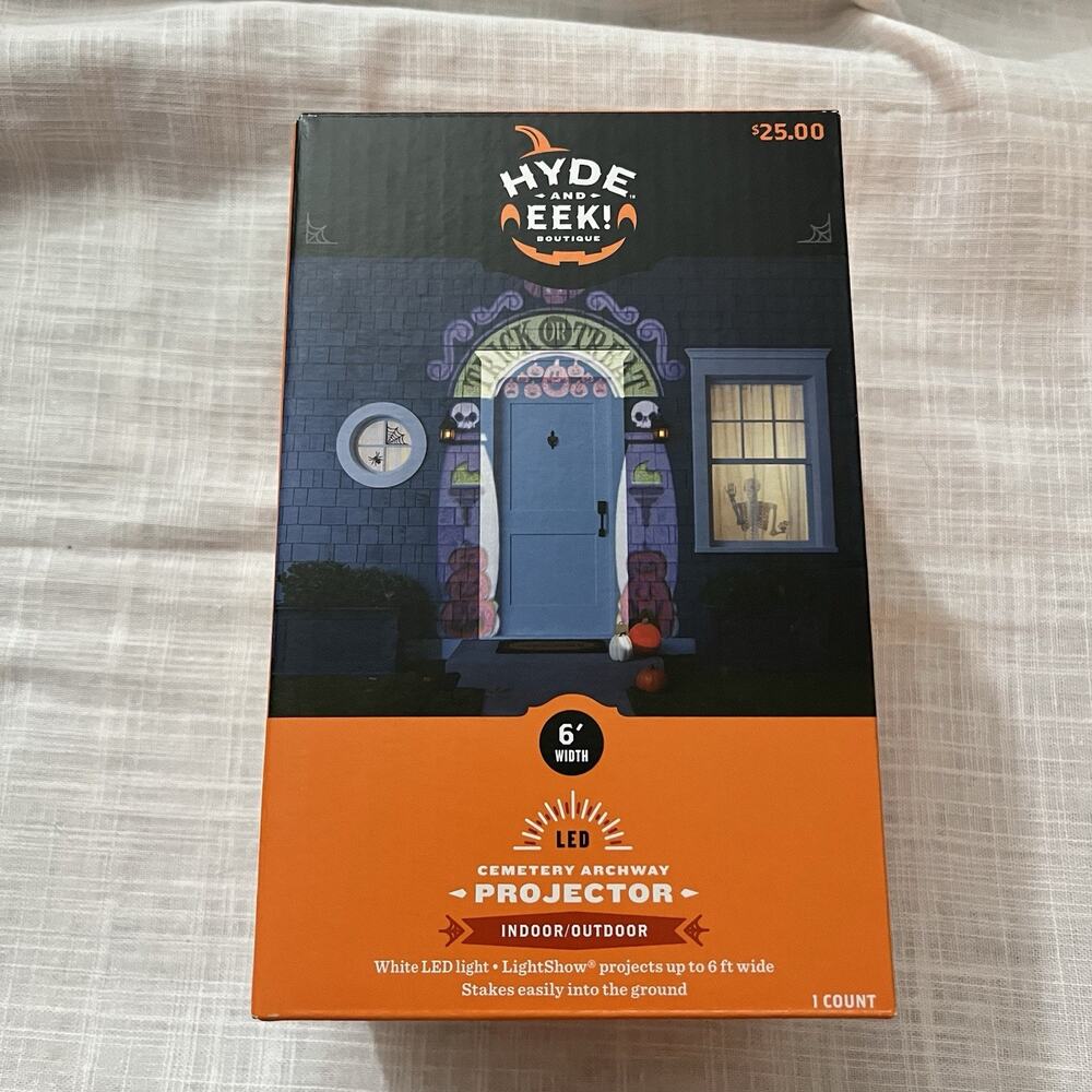 HYDE AND EEK! indoor/outdoor Boutique Cemetery Archway Projector